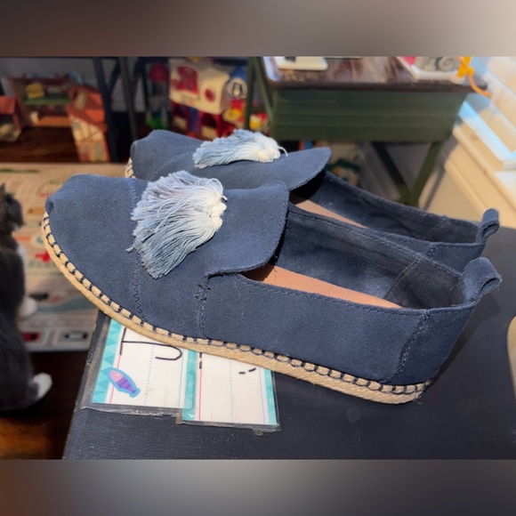 Toms Shoes - TOMS Women's Deconstructed Suede
Tassel Alpargata slip-on shoes Navy blue